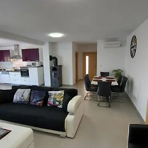 https://apartments-bora.in-istria.net